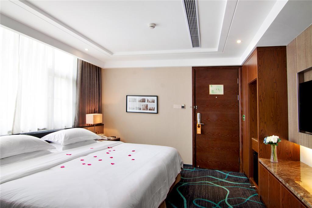 Vienna Hotel Guilin Xiangshan Park Exterior photo